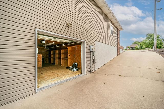 17 La Costa Drive, Holiday Island, AR 72631