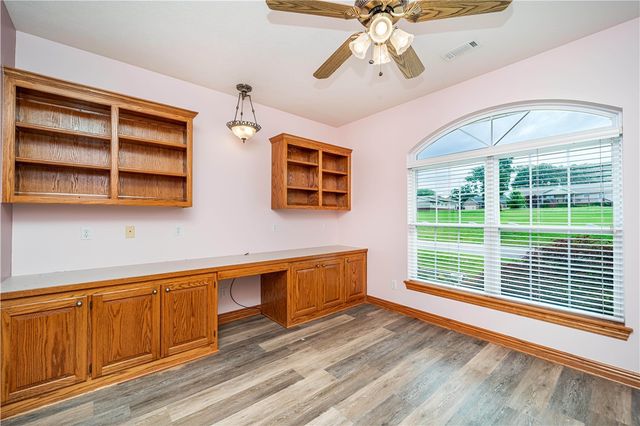 17 La Costa Drive, Holiday Island, AR 72631