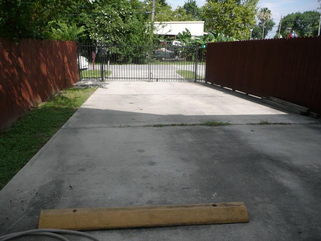 9505 Shoreham Street, Houston, TX 77093