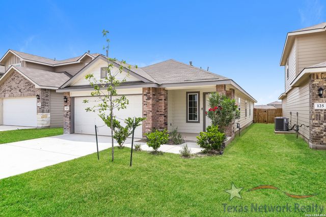 121 Legendary Trail Loop, Floresville, TX 78114