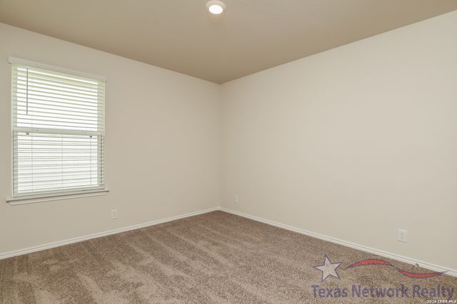 121 Legendary Trail Loop, Floresville, TX 78114