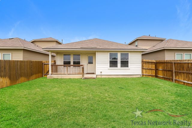 121 Legendary Trail Loop, Floresville, TX 78114