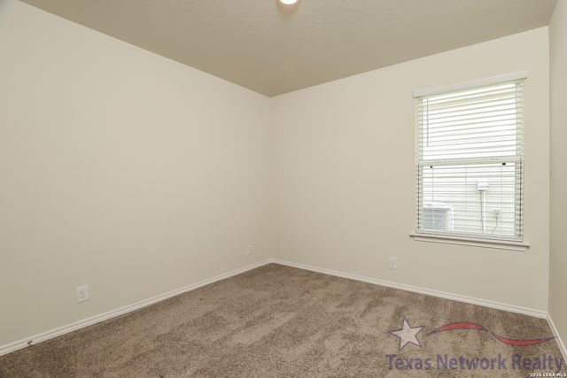 121 Legendary Trail Loop, Floresville, TX 78114
