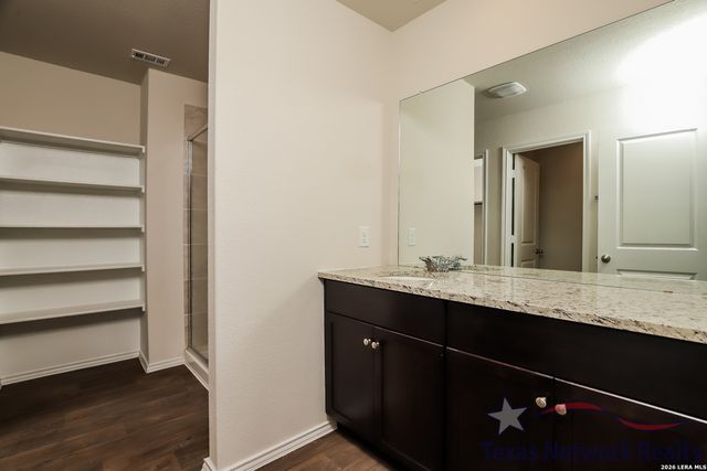 121 Legendary Trail Loop, Floresville, TX 78114