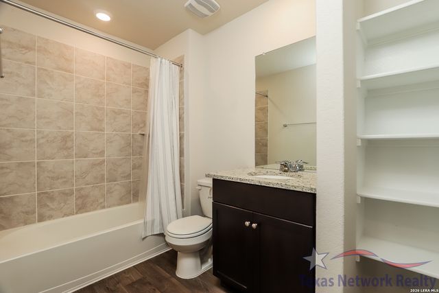 121 Legendary Trail Loop, Floresville, TX 78114