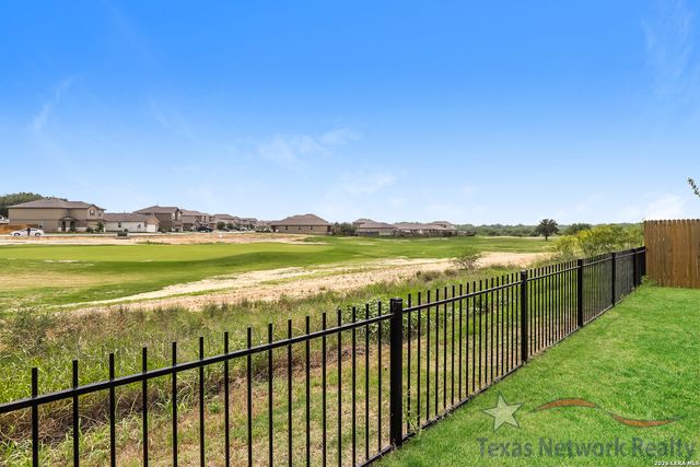 121 Legendary Trail Loop, Floresville, TX 78114