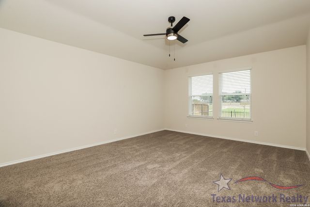 121 Legendary Trail Loop, Floresville, TX 78114