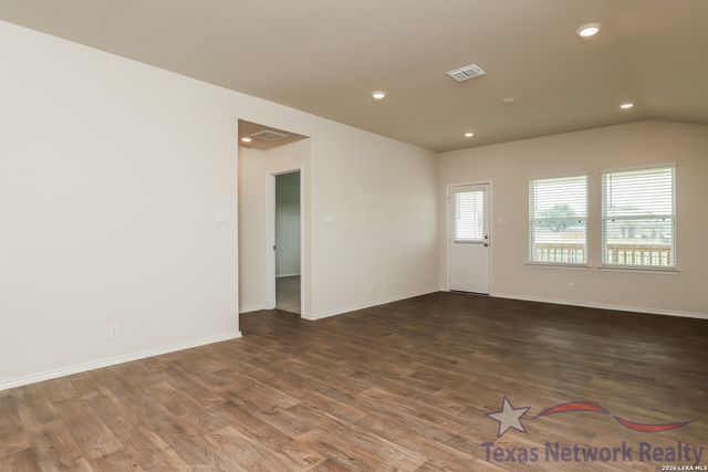121 Legendary Trail Loop, Floresville, TX 78114