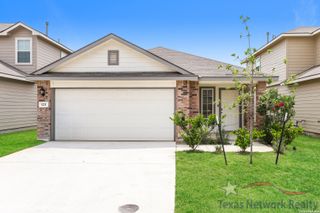 121 Legendary Trail Loop, Floresville, TX 78114