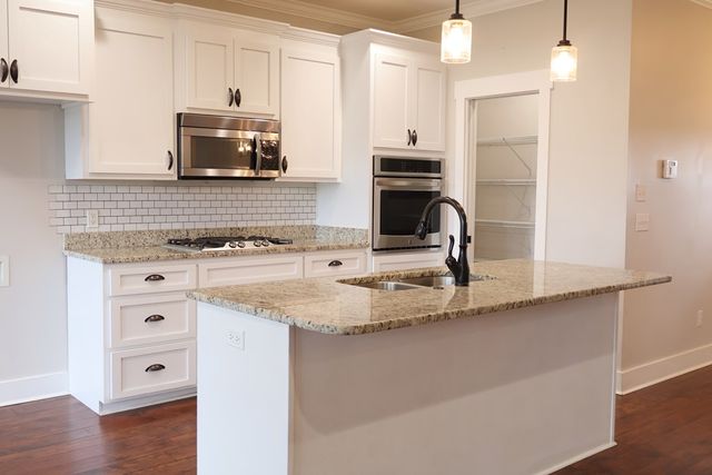 202 Cabrio Way, Headland, AL 36345