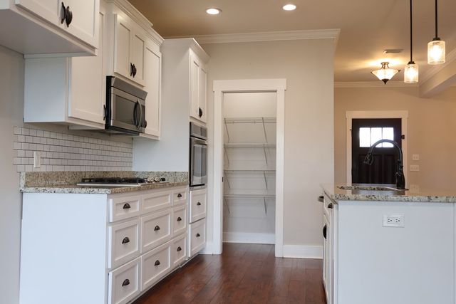 202 Cabrio Way, Headland, AL 36345