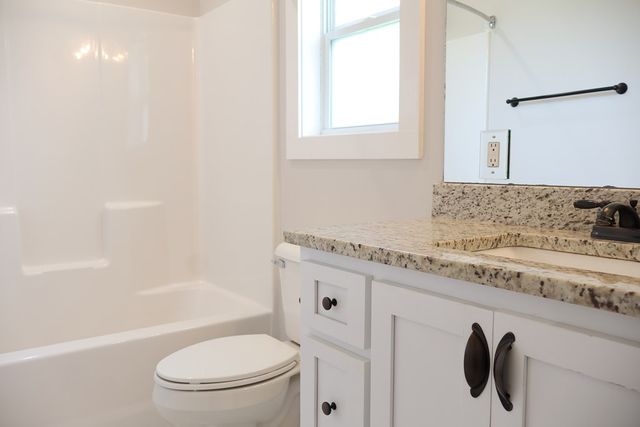 202 Cabrio Way, Headland, AL 36345
