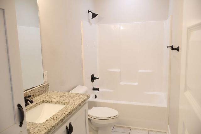 202 Cabrio Way, Headland, AL 36345