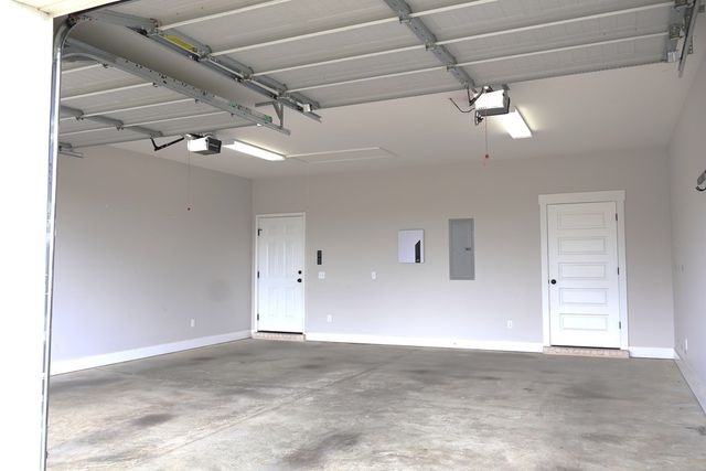 202 Cabrio Way, Headland, AL 36345