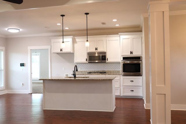 202 Cabrio Way, Headland, AL 36345