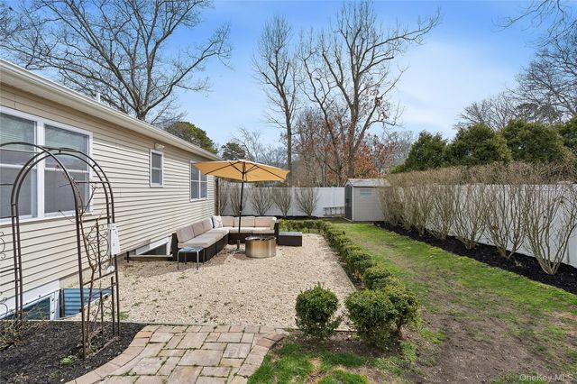 24 Woodridge Road, Hampton Bays, NY 11946