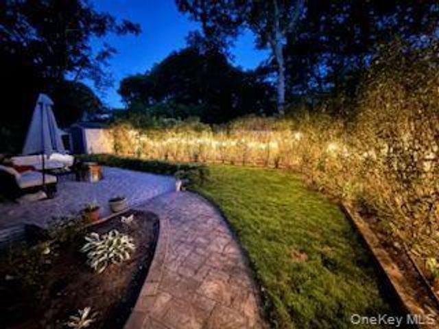 24 Woodridge Road, Hampton Bays, NY 11946