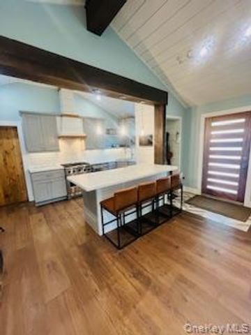 24 Woodridge Road, Hampton Bays, NY 11946