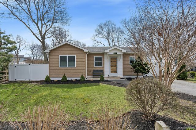 24 Woodridge Road, Hampton Bays, NY 11946