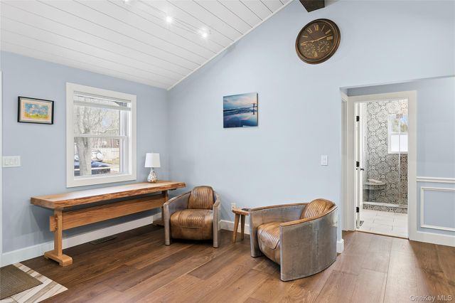 24 Woodridge Road, Hampton Bays, NY 11946