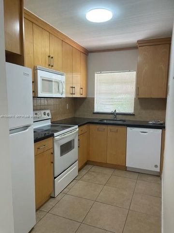 133 SE 4th Ave 6, Hallandale Beach, FL 33009