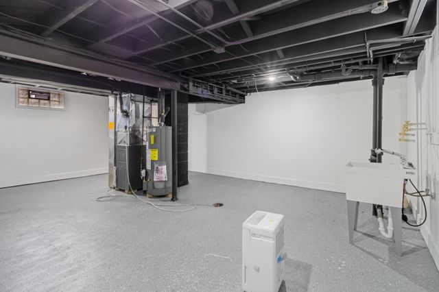 1215 S 91st STREET, West Allis, WI 53214