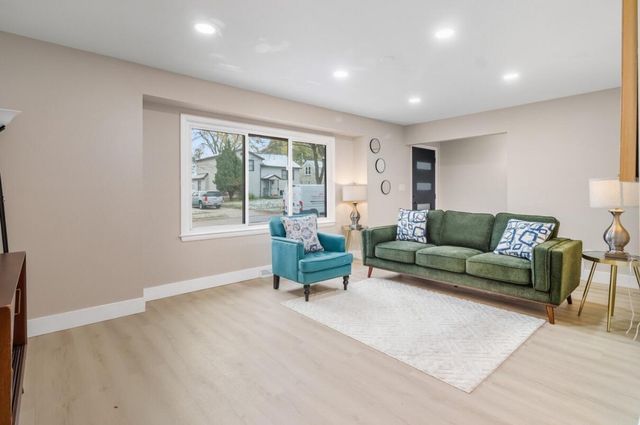 1215 S 91st STREET, West Allis, WI 53214