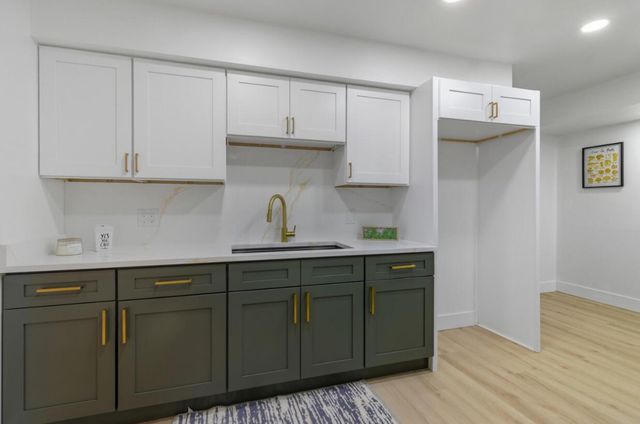 1215 S 91st STREET, West Allis, WI 53214