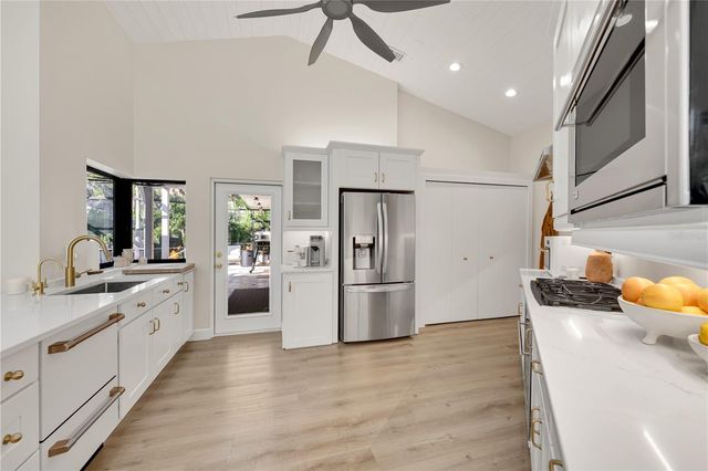 5361 SIESTA CT, Sarasota, FL 34242