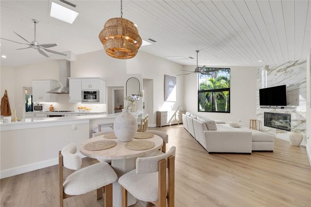 5361 SIESTA CT, Sarasota, FL 34242