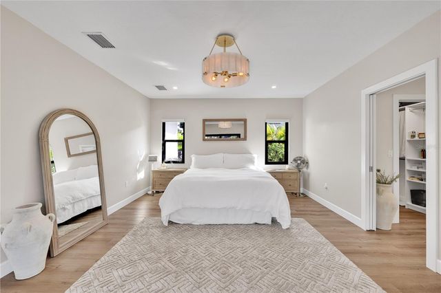 5361 SIESTA CT, Sarasota, FL 34242