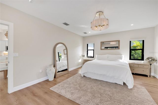 5361 SIESTA CT, Sarasota, FL 34242