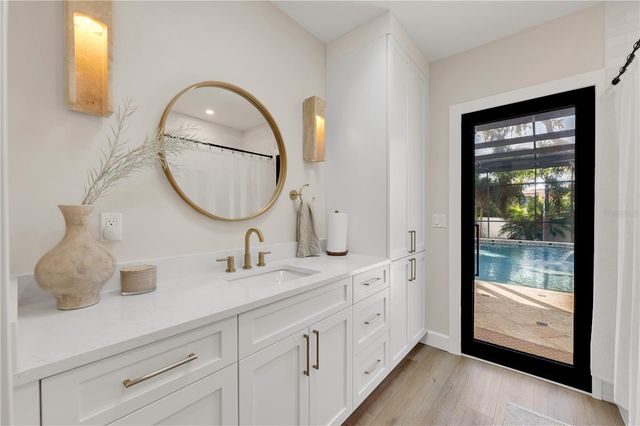 5361 SIESTA CT, Sarasota, FL 34242