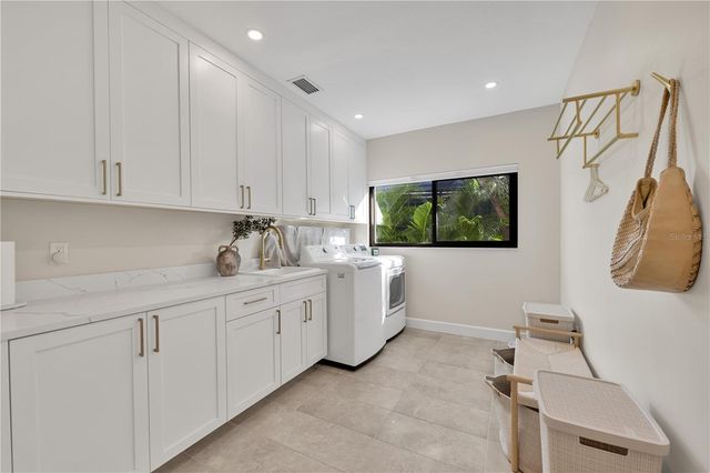 5361 SIESTA CT, Sarasota, FL 34242