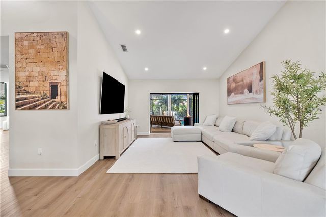 5361 SIESTA CT, Sarasota, FL 34242