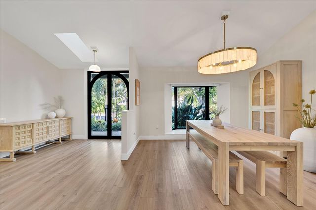 5361 SIESTA CT, Sarasota, FL 34242