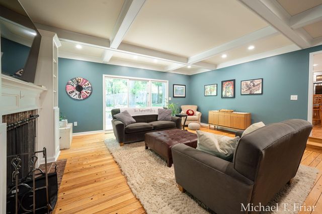 7421 Treeline Drive Se, Cascade Twp, MI 49546