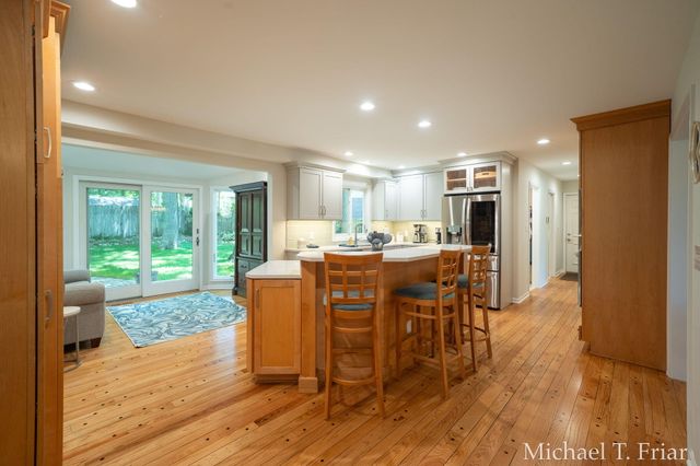 7421 Treeline Drive Se, Cascade Twp, MI 49546