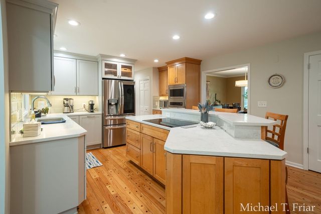 7421 Treeline Drive Se, Cascade Twp, MI 49546
