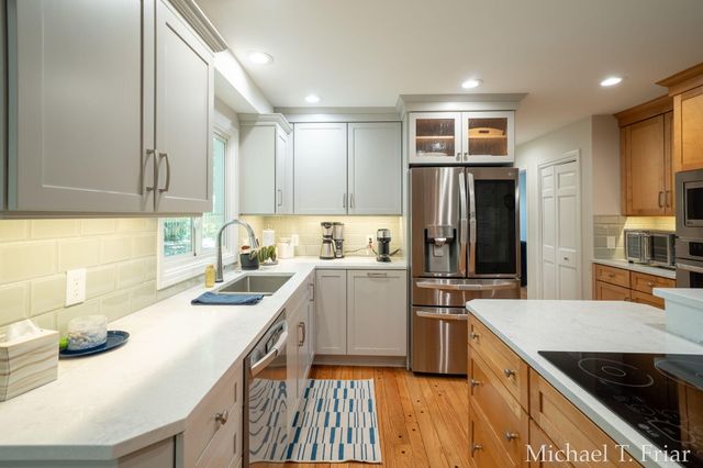 7421 Treeline Drive Se, Cascade Twp, MI 49546