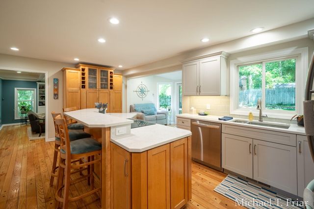 7421 Treeline Drive Se, Cascade Twp, MI 49546