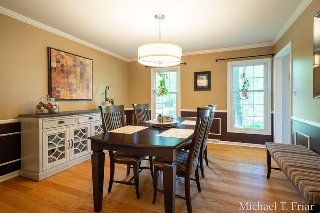 7421 Treeline Drive Se, Cascade Twp, MI 49546