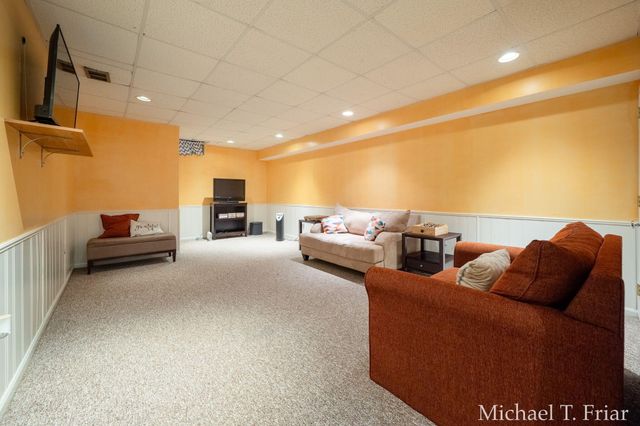 7421 Treeline Drive Se, Cascade Twp, MI 49546