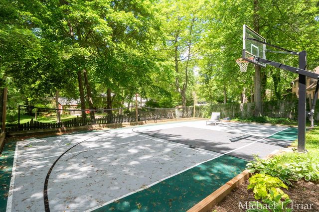 7421 Treeline Drive Se, Cascade Twp, MI 49546