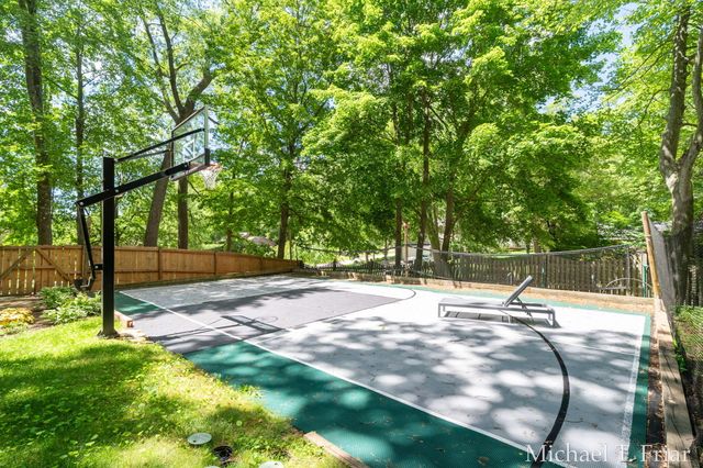 7421 Treeline Drive Se, Cascade Twp, MI 49546