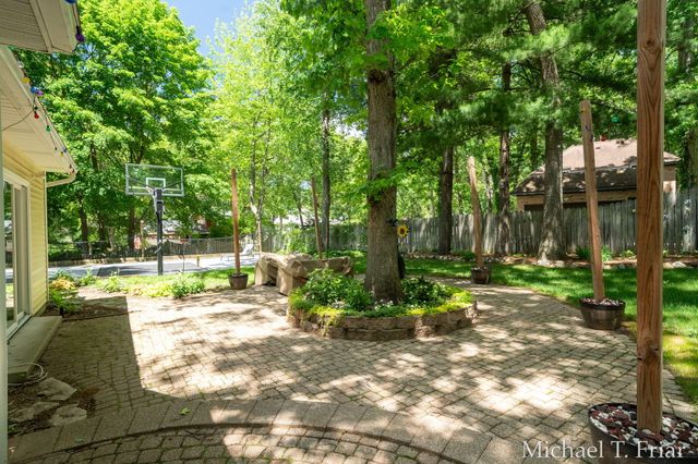 7421 Treeline Drive Se, Cascade Twp, MI 49546