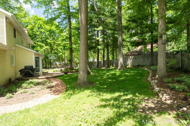 7421 Treeline Drive Se, Cascade Twp, MI 49546