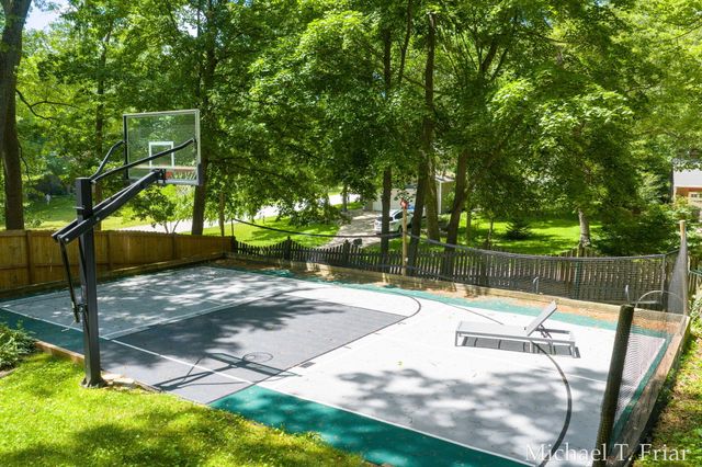 7421 Treeline Drive Se, Cascade Twp, MI 49546
