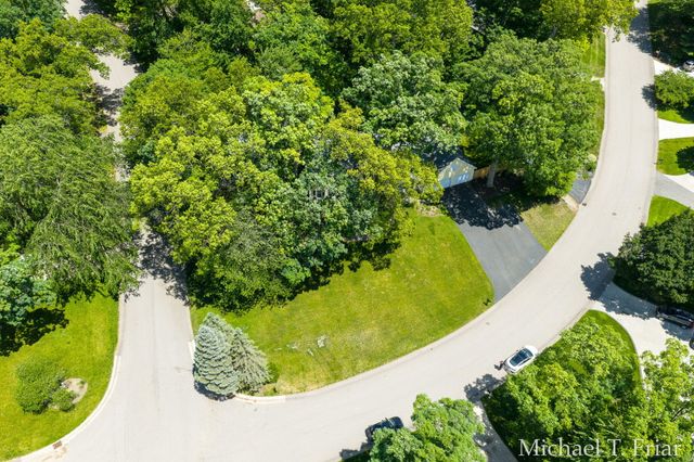 7421 Treeline Drive Se, Cascade Twp, MI 49546