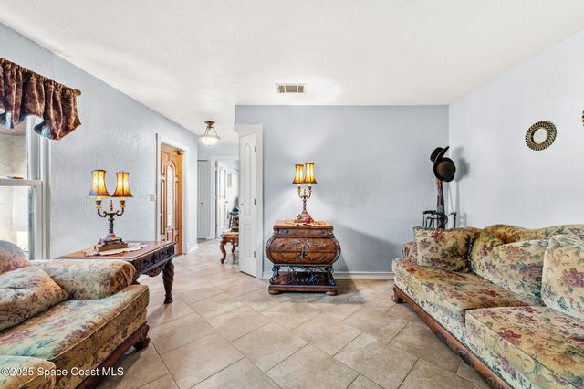 658 Binney Street NE, Palm Bay, FL 32907